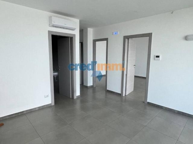 Locale Commerciale in affitto a Puglia, Barletta-andria-trani