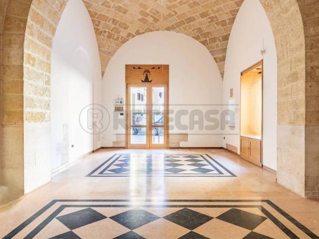Locale Commerciale in affitto a Puglia, Barletta-andria-trani