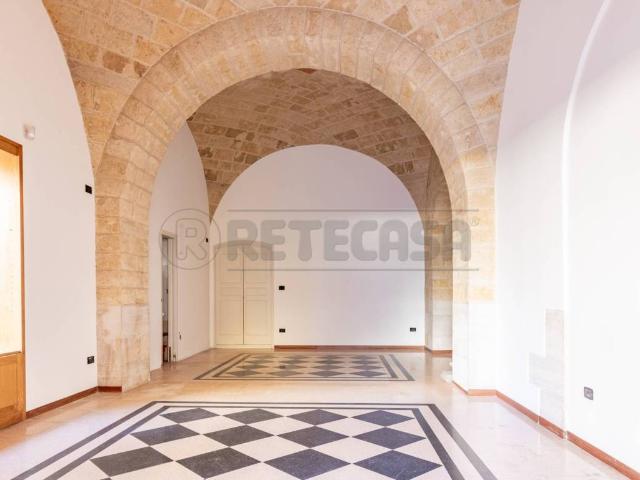 Locale Commerciale in affitto a Puglia, Barletta-andria-trani