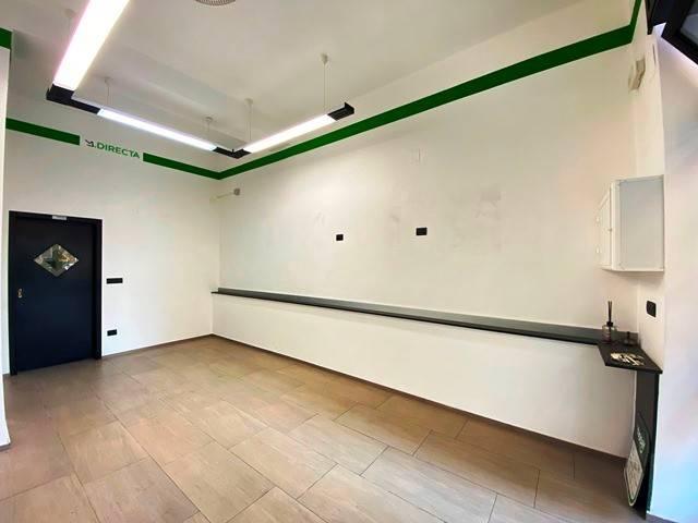 Locale Commerciale in affitto a Puglia, Barletta-andria-trani