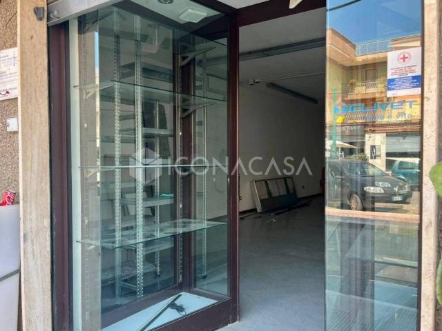 Locale Commerciale in affitto a Puglia, Barletta-andria-trani