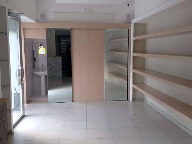 Locale Commerciale in affitto a Puglia, Barletta-andria-trani