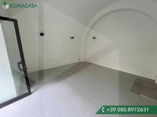 Locale Commerciale in affitto a Puglia, Barletta-andria-trani