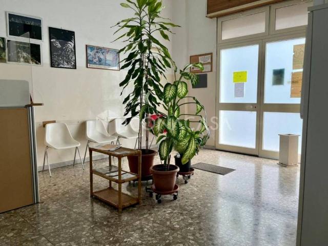 Locale Commerciale in affitto a Puglia, Barletta-andria-trani