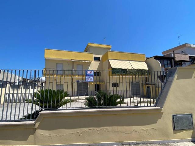 Locale Commerciale in affitto a Puglia, Barletta-andria-trani