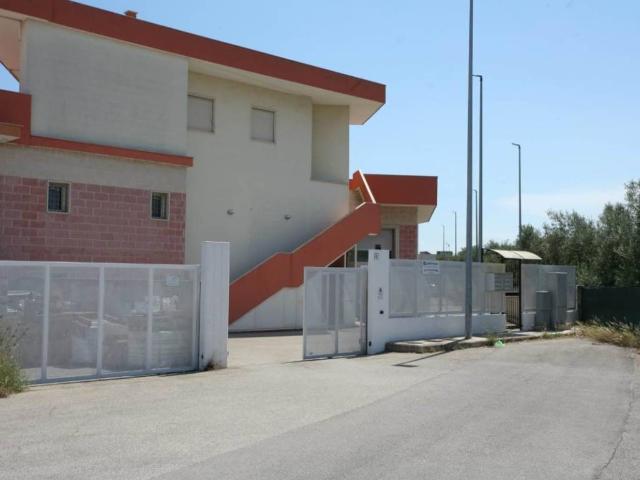 Locale Commerciale in affitto a Puglia, Barletta-andria-trani