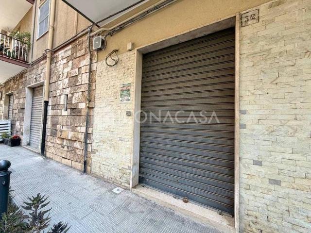 Locale Commerciale in affitto a Puglia, Barletta-andria-trani