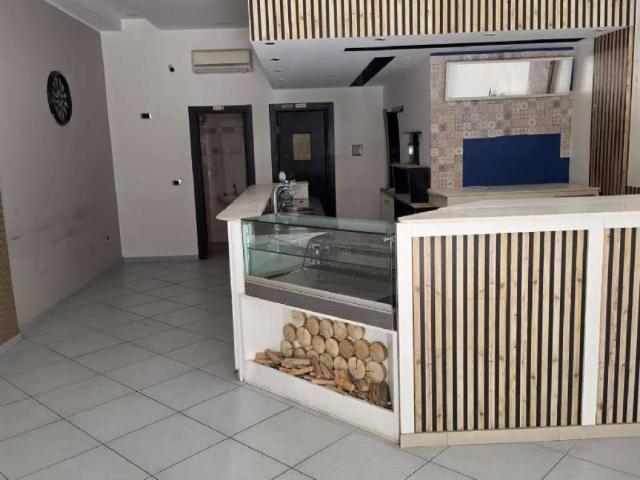 Locale Commerciale in affitto a Puglia, Barletta-andria-trani