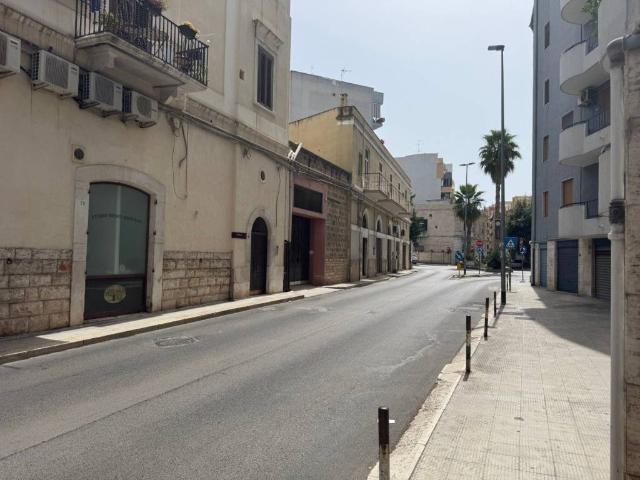 Locale Commerciale in affitto a Puglia, Barletta-andria-trani