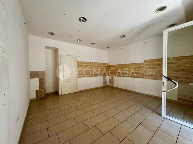 Locale Commerciale in affitto a Puglia, Barletta-andria-trani