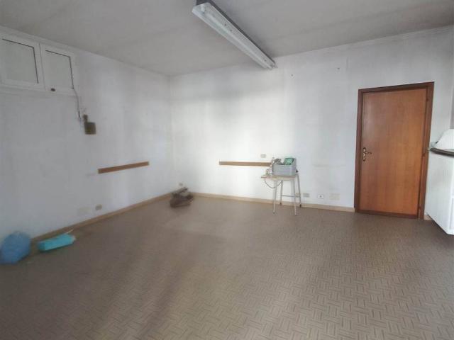 Locale Commerciale in affitto a Piemonte, Alessandria