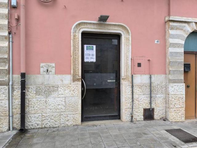 Locale Commerciale in affitto a Puglia, Bari