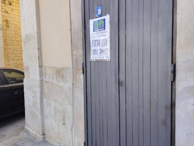 Locale Commerciale in affitto a Puglia, Bari