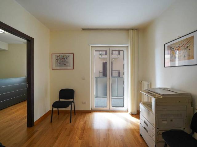 Locale Commerciale in affitto a Puglia, Bari