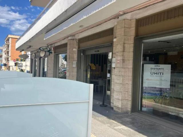Locale Commerciale in vendita a Puglia, Bari