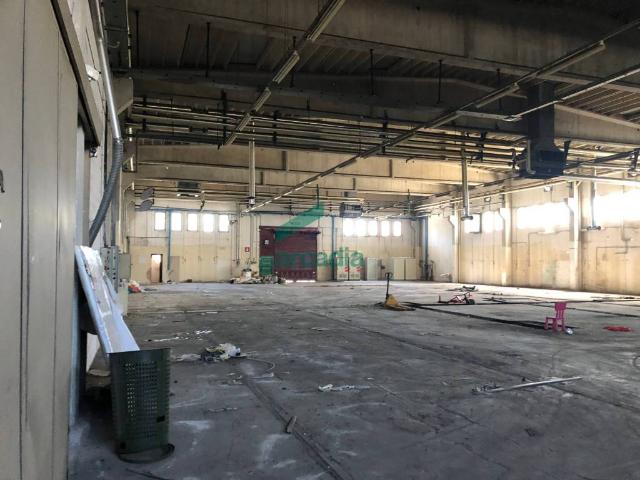 Locale Commerciale in affitto a Puglia, Bari