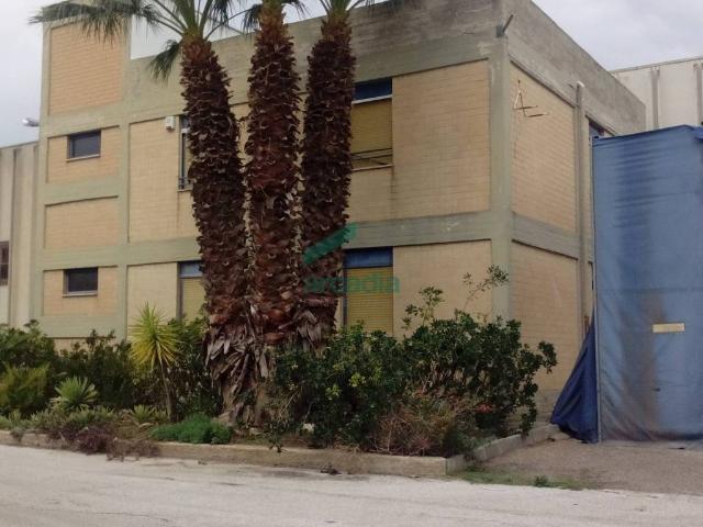 Locale Commerciale in affitto a Puglia, Bari
