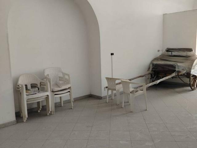 Locale Commerciale in affitto a Puglia, Bari