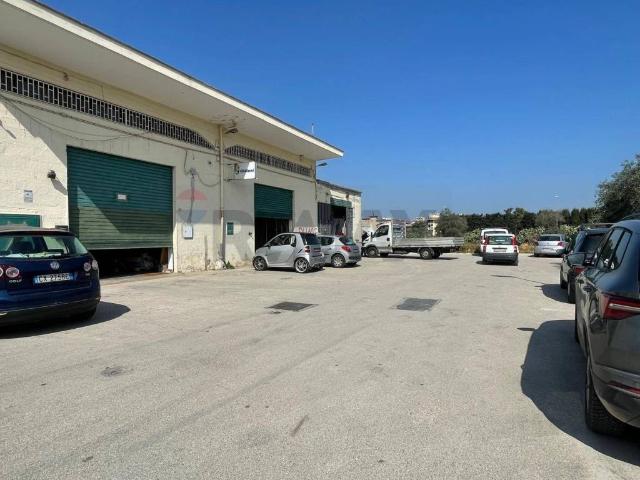 Locale Commerciale in affitto a Puglia, Bari