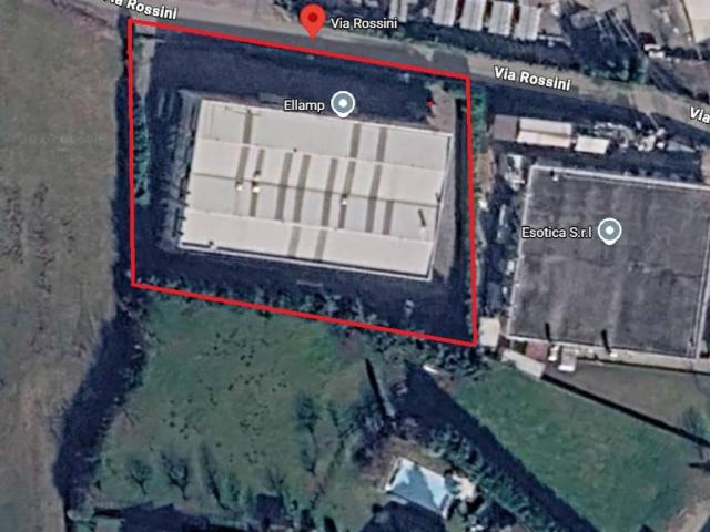 Locale Commerciale in affitto a Bodio Lomnago, Lombardia