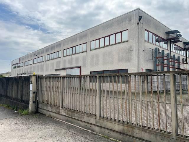 Locale Commerciale in affitto a Bodio Lomnago, Lombardia
