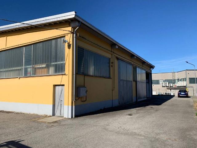 Locale Commerciale in affitto a Bodio Lomnago, Lombardia