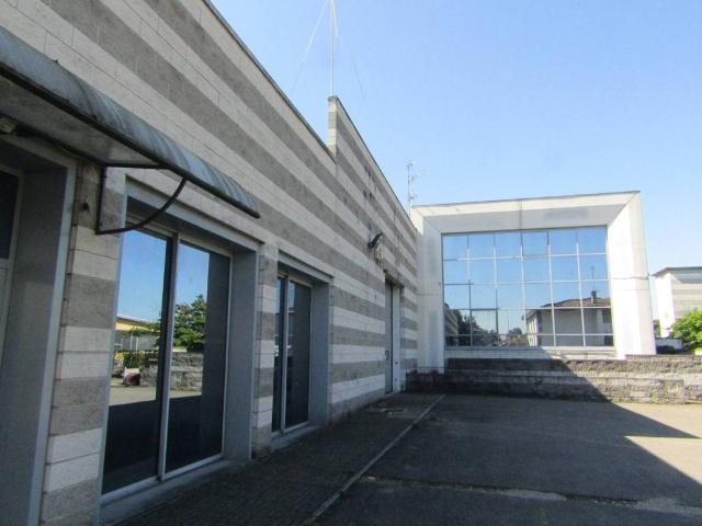 Locale Commerciale in affitto a Bodio Lomnago, Lombardia