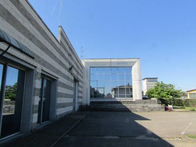 Locale Commerciale in affitto a Bodio Lomnago, Lombardia