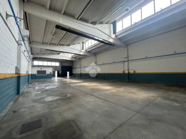 Locale Commerciale in affitto a Bolgare, Lombardia