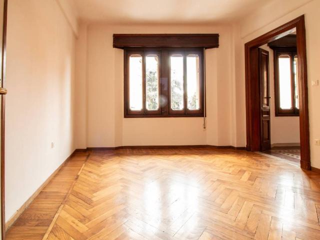 Locale Commerciale in affitto a Santo Stefano, Bologna