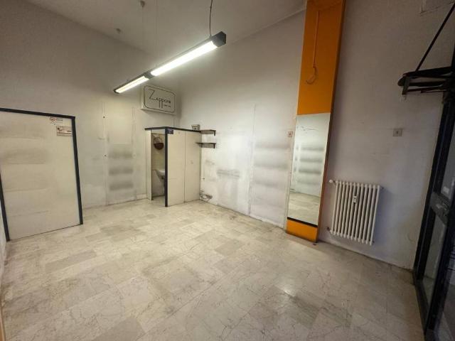 Locale Commerciale in affitto a Porto-Saragozza, Bologna