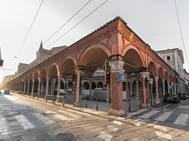 Locale Commerciale in affitto a Santo Stefano, Bologna