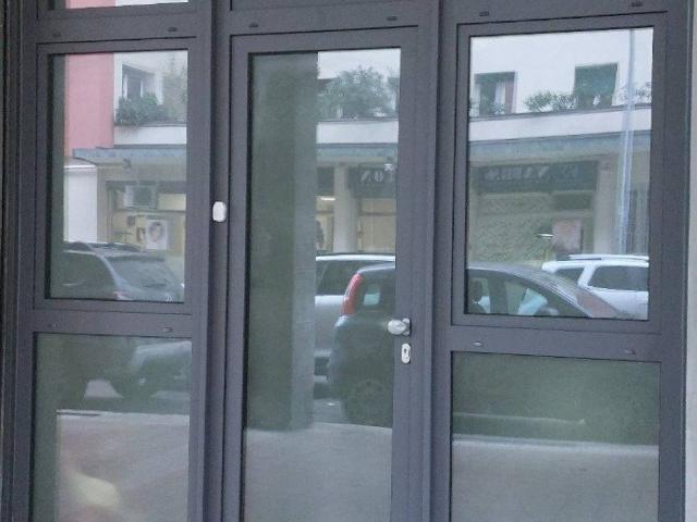 Locale Commerciale in affitto a Borgo Panigale-Reno, Bologna