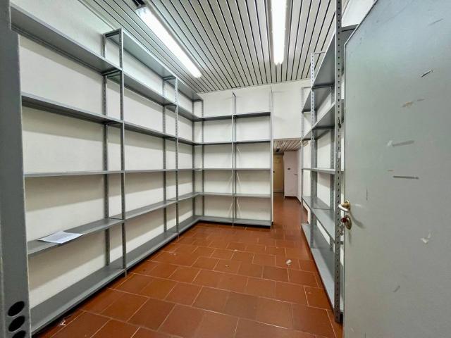 Locale Commerciale in affitto a Porto-Saragozza, Bologna