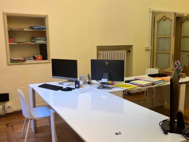 Locale Commerciale in affitto a Santo Stefano, Bologna