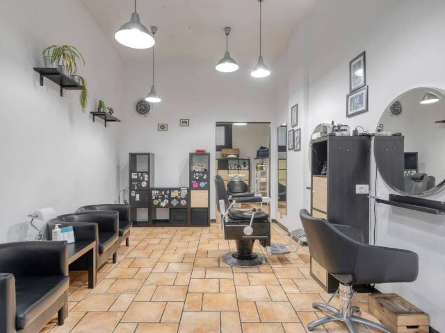 Locale Commerciale in affitto a Santo Stefano, Bologna