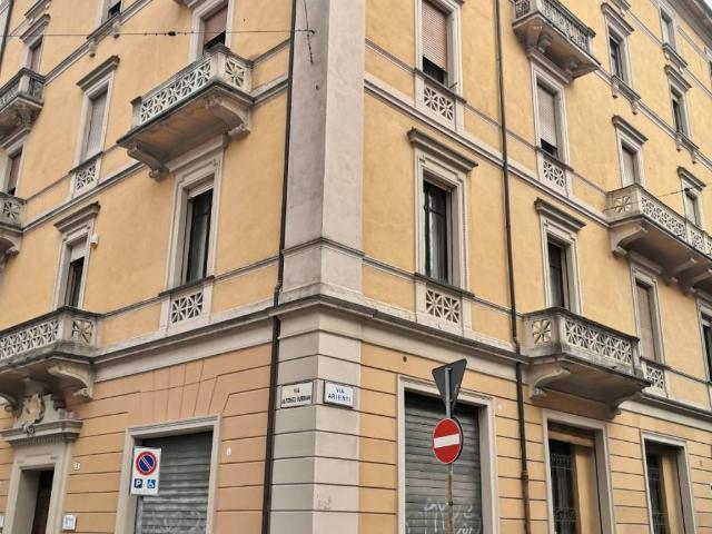 Locale Commerciale in affitto a Santo Stefano, Bologna