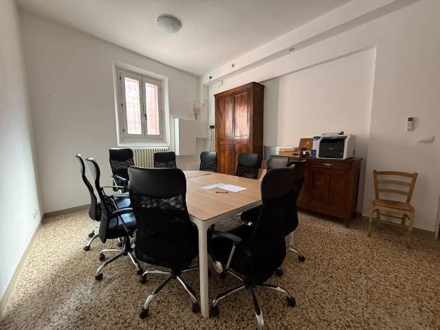Locale Commerciale in affitto a Santo Stefano, Bologna