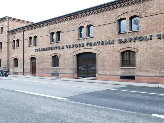 Locale Commerciale in affitto a Porto-Saragozza, Bologna