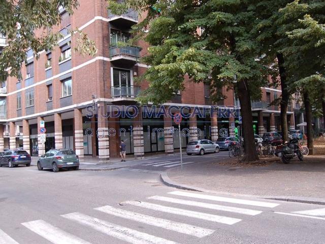 Locale Commerciale in affitto a Porto-Saragozza, Bologna