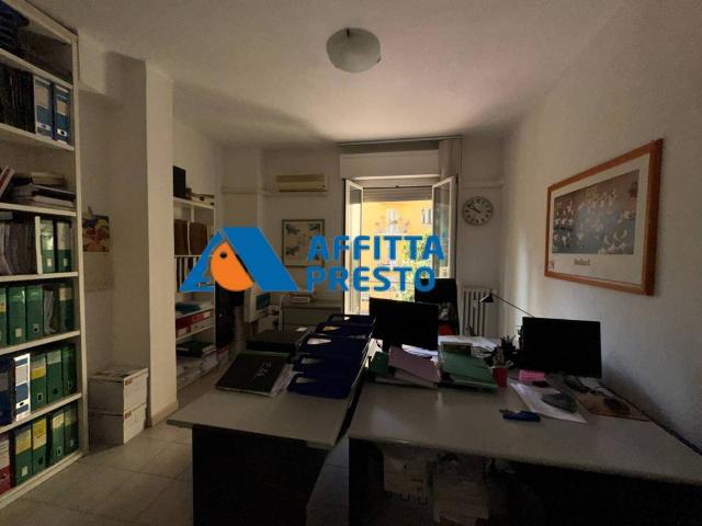 Locale Commerciale in affitto a Santo Stefano, Bologna