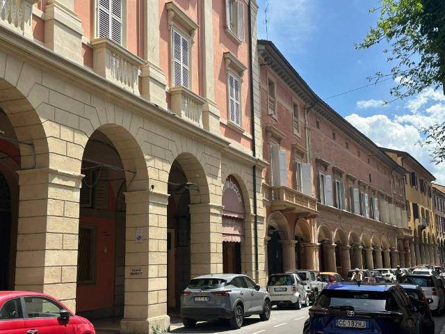 Locale Commerciale in affitto a Santo Stefano, Bologna