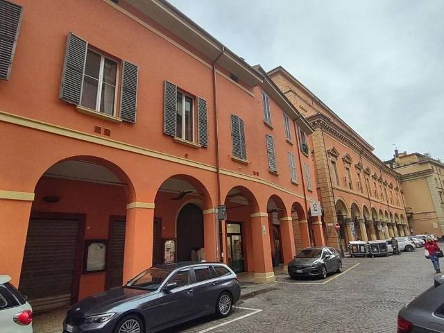 Locale Commerciale in affitto a Porto-Saragozza, Bologna