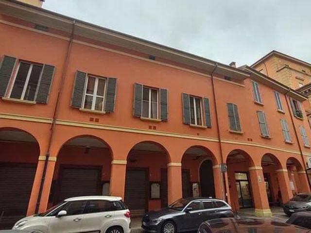 Locale Commerciale in affitto a Porto-Saragozza, Bologna