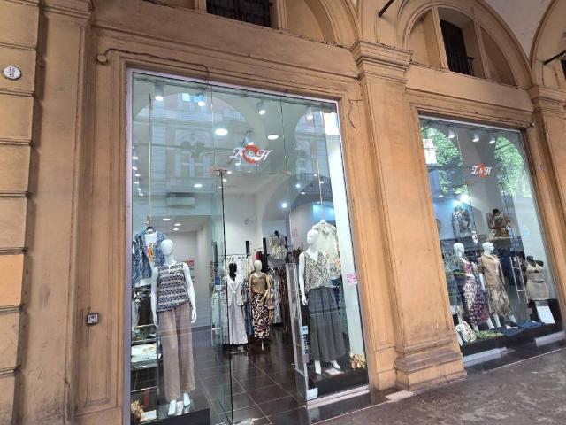 Locale Commerciale in affitto a Santo Stefano, Bologna