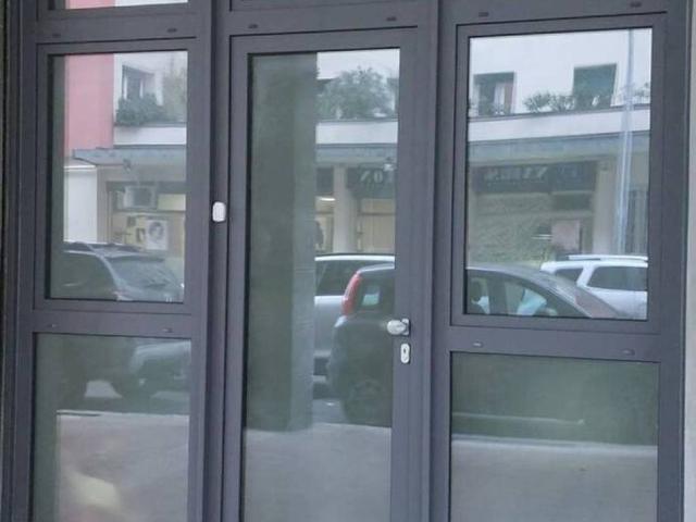 Locale Commerciale in affitto a Borgo Panigale-Reno, Bologna
