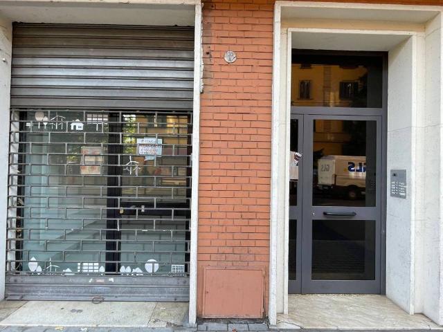 Locale Commerciale in affitto a Porto-Saragozza, Bologna