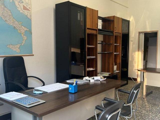 Locale Commerciale in affitto a Casteldebole, Bologna