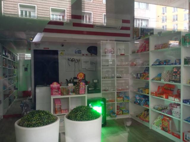 Locale Commerciale in affitto a Porto-Saragozza, Bologna