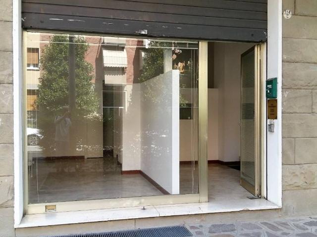 Locale Commerciale in affitto a Porto-Saragozza, Bologna